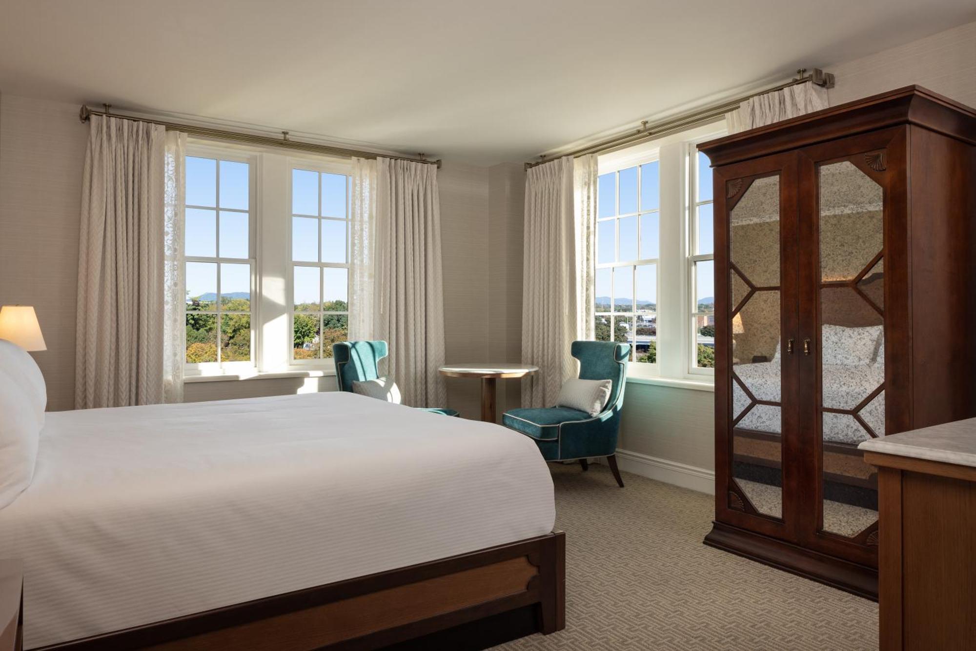 Hotel Roanoke & Conference Center, Curio Collection By Hilton Exterior photo