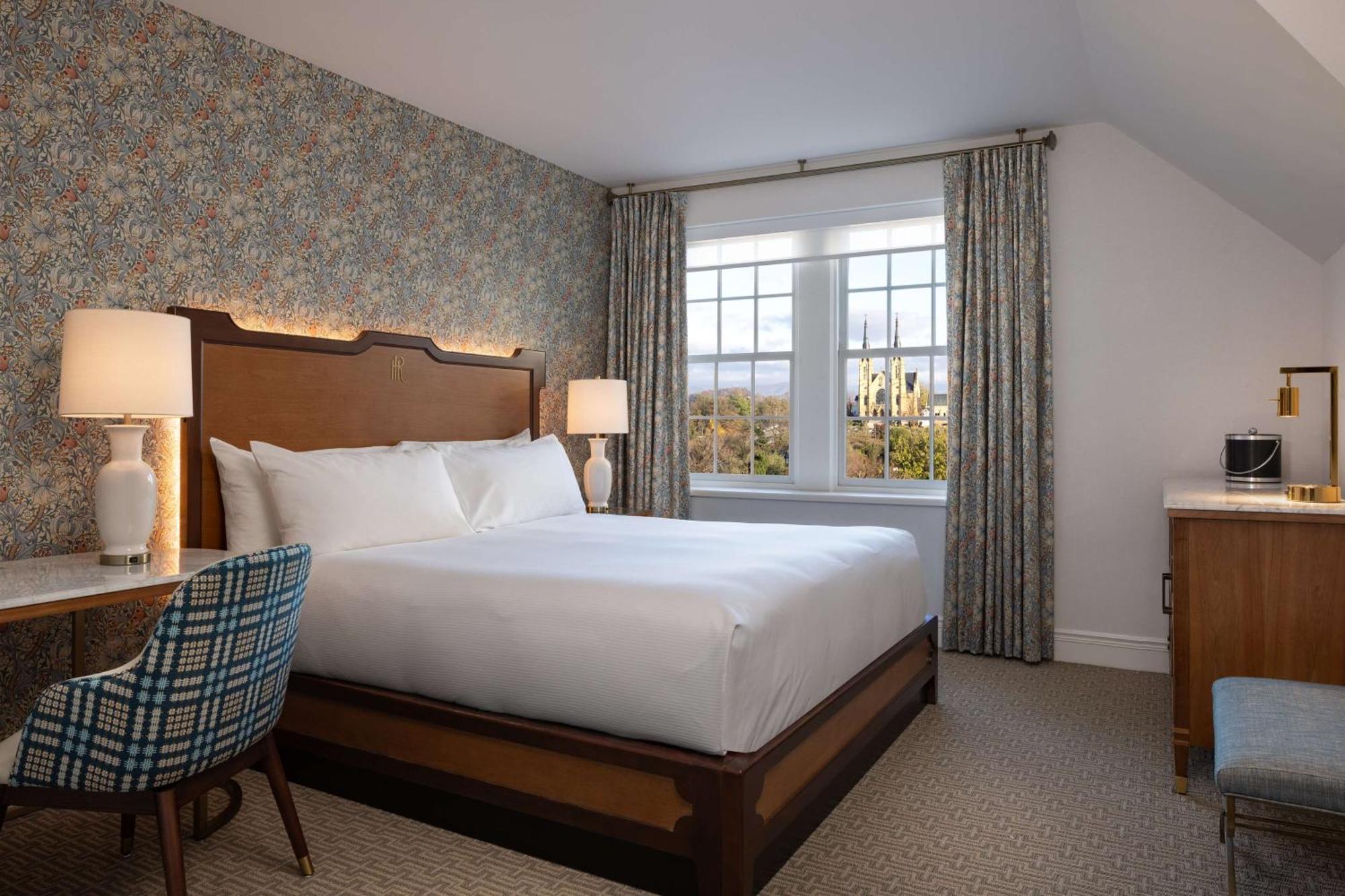 Hotel Roanoke & Conference Center, Curio Collection By Hilton Exterior photo