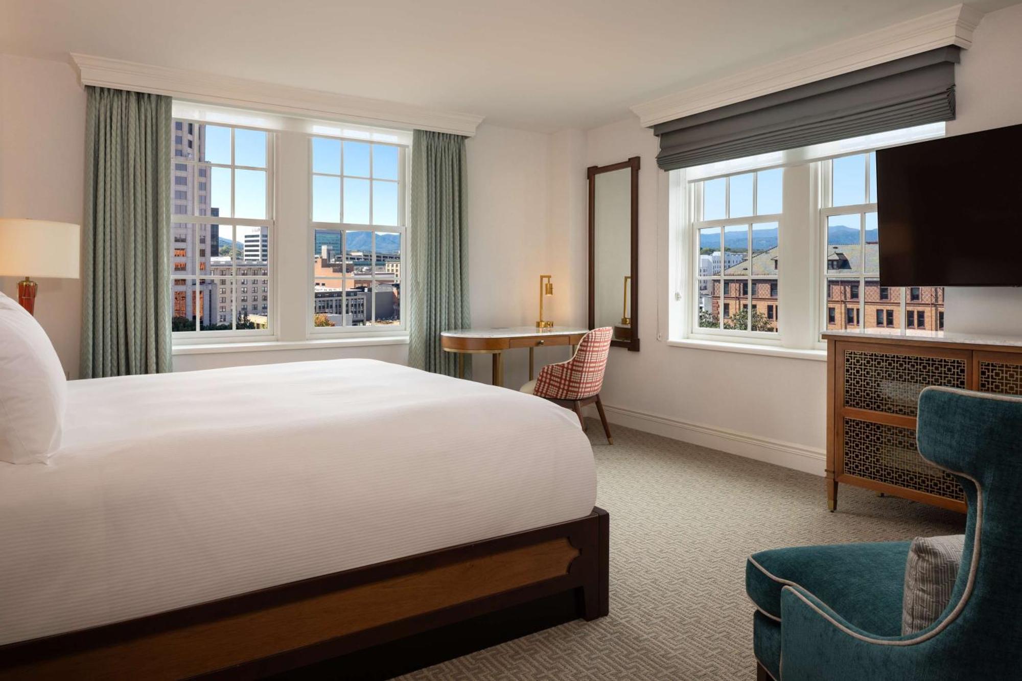 Hotel Roanoke & Conference Center, Curio Collection By Hilton Exterior photo